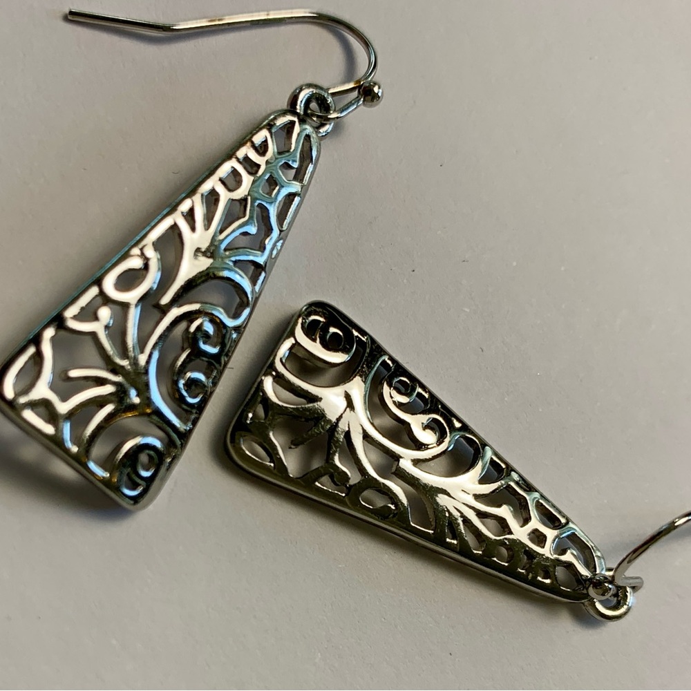 Lia Sophia earrings Silver dangle cut out style - Picture 4 of 9